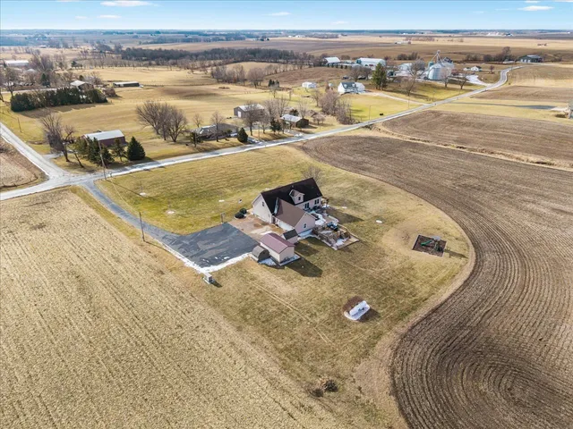 $420,000 | 2572 160th Avenue, Aledo, IL 61231