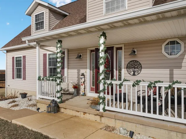 $420,000 | 2572 160th Avenue, Aledo, IL 61231