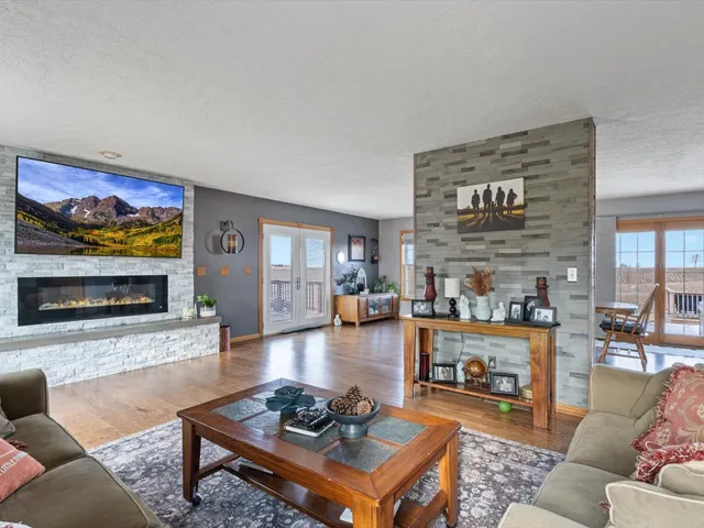 $420,000 | 2572 160th Avenue, Aledo, IL 61231