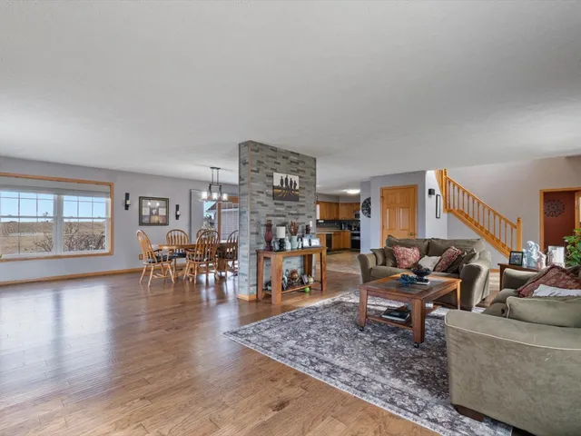 $420,000 | 2572 160th Avenue, Aledo, IL 61231