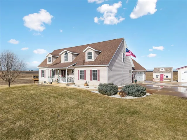 $420,000 | 2572 160th Avenue, Aledo, IL 61231