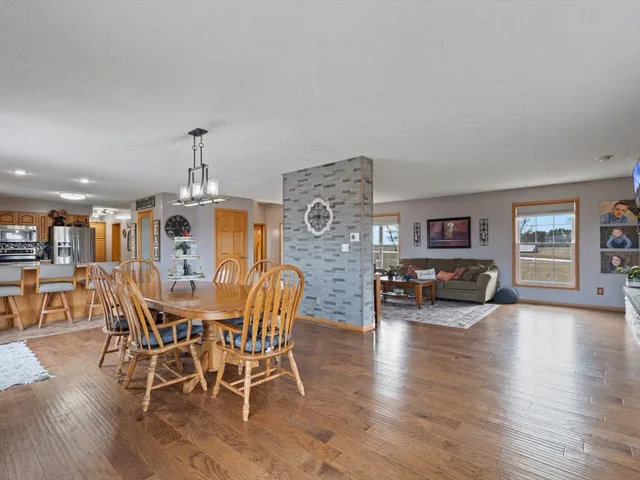 $420,000 | 2572 160th Avenue, Aledo, IL 61231