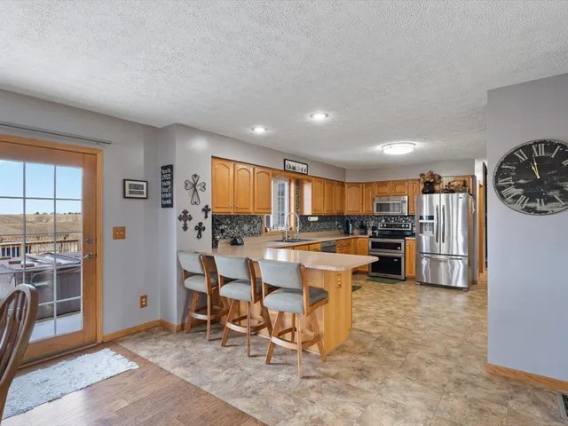 $420,000 | 2572 160th Avenue, Aledo, IL 61231