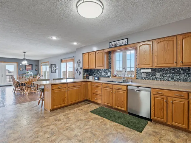 $420,000 | 2572 160th Avenue, Aledo, IL 61231