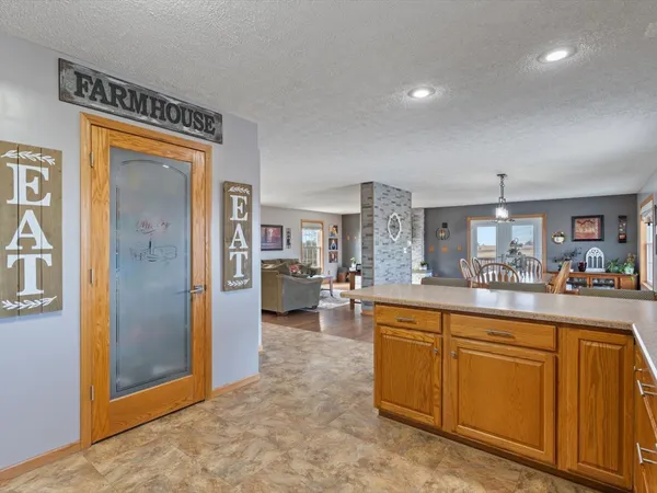 $420,000 | 2572 160th Avenue, Aledo, IL 61231