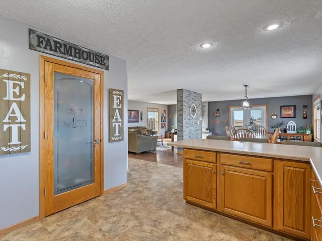 $420,000 | 2572 160th Avenue, Aledo, IL 61231