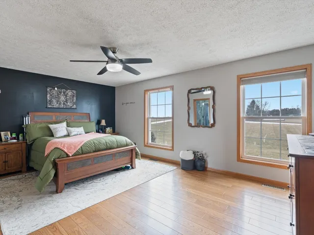 $420,000 | 2572 160th Avenue, Aledo, IL 61231