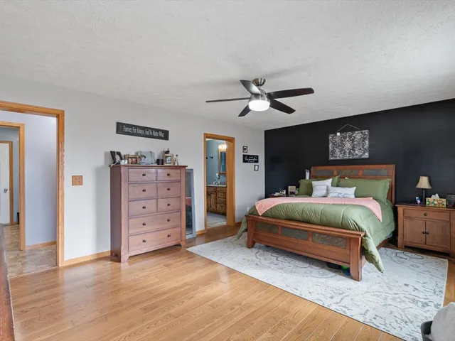 $420,000 | 2572 160th Avenue, Aledo, IL 61231