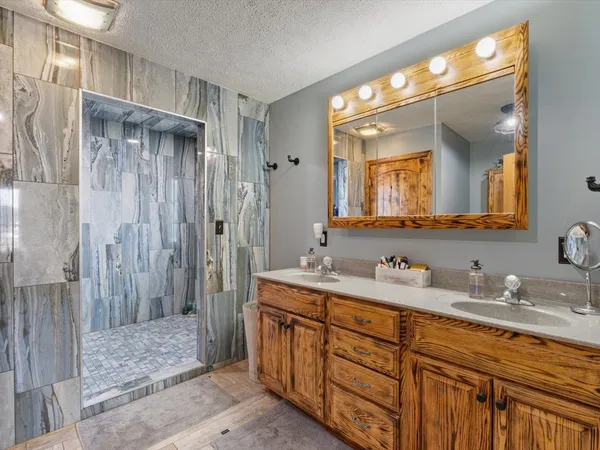 $420,000 | 2572 160th Avenue, Aledo, IL 61231