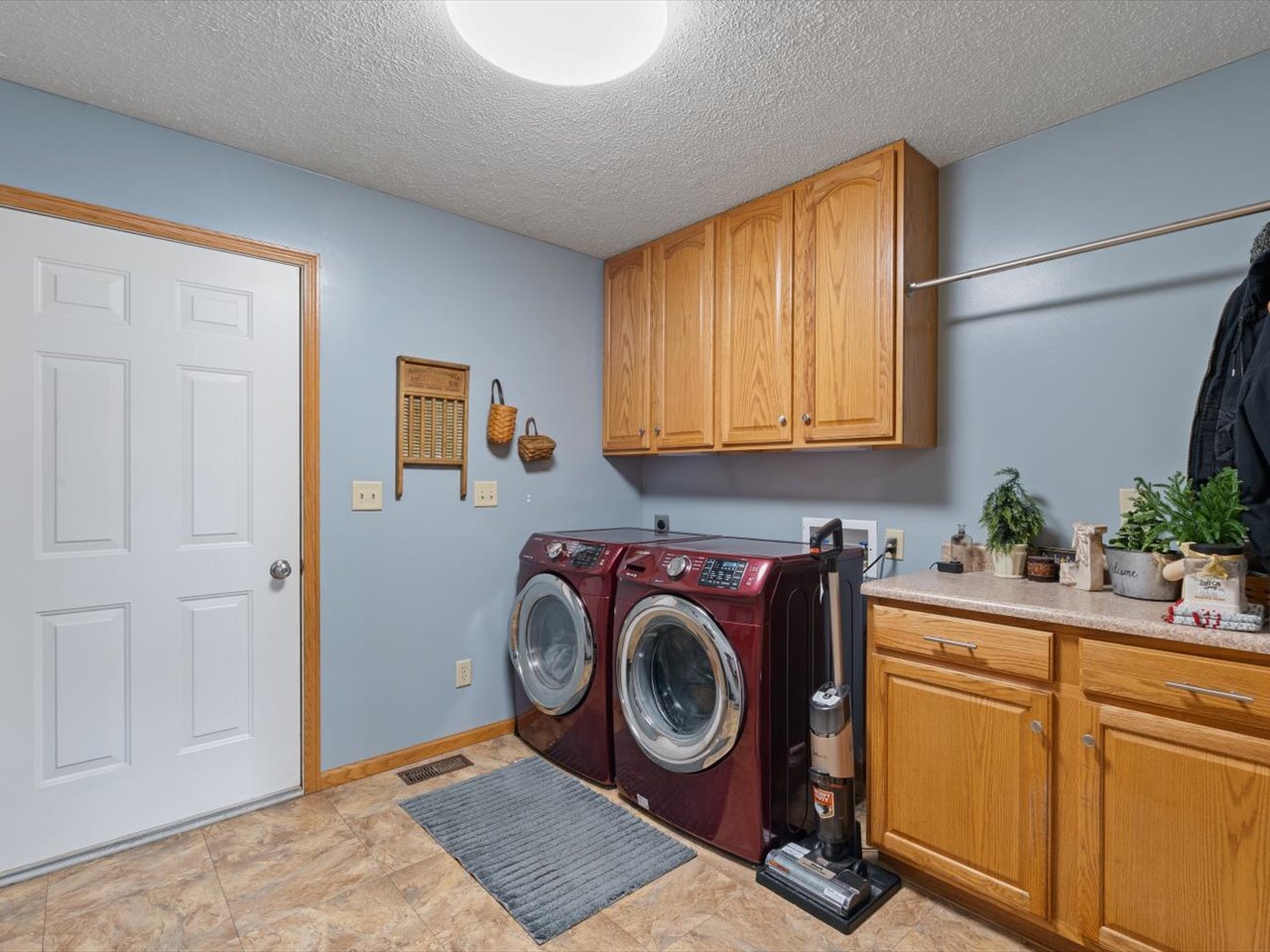 2572 160th Avenue Aledo, IL 61231 - Photo 37 of 66 a utility room with sink dryer and washer