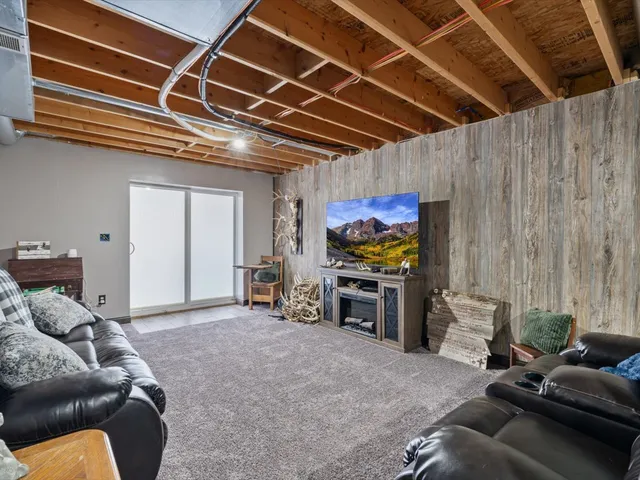 $420,000 | 2572 160th Avenue, Aledo, IL 61231