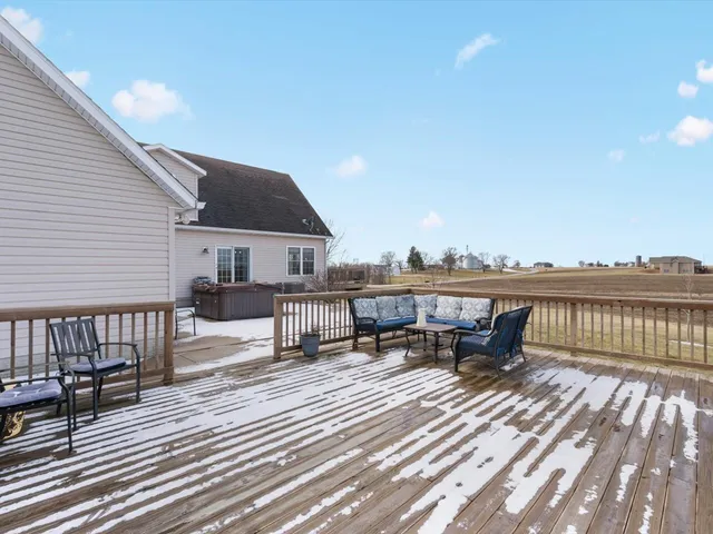 $420,000 | 2572 160th Avenue, Aledo, IL 61231