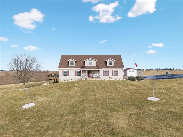 $420,000 | 2572 160th Avenue, Aledo, IL 61231