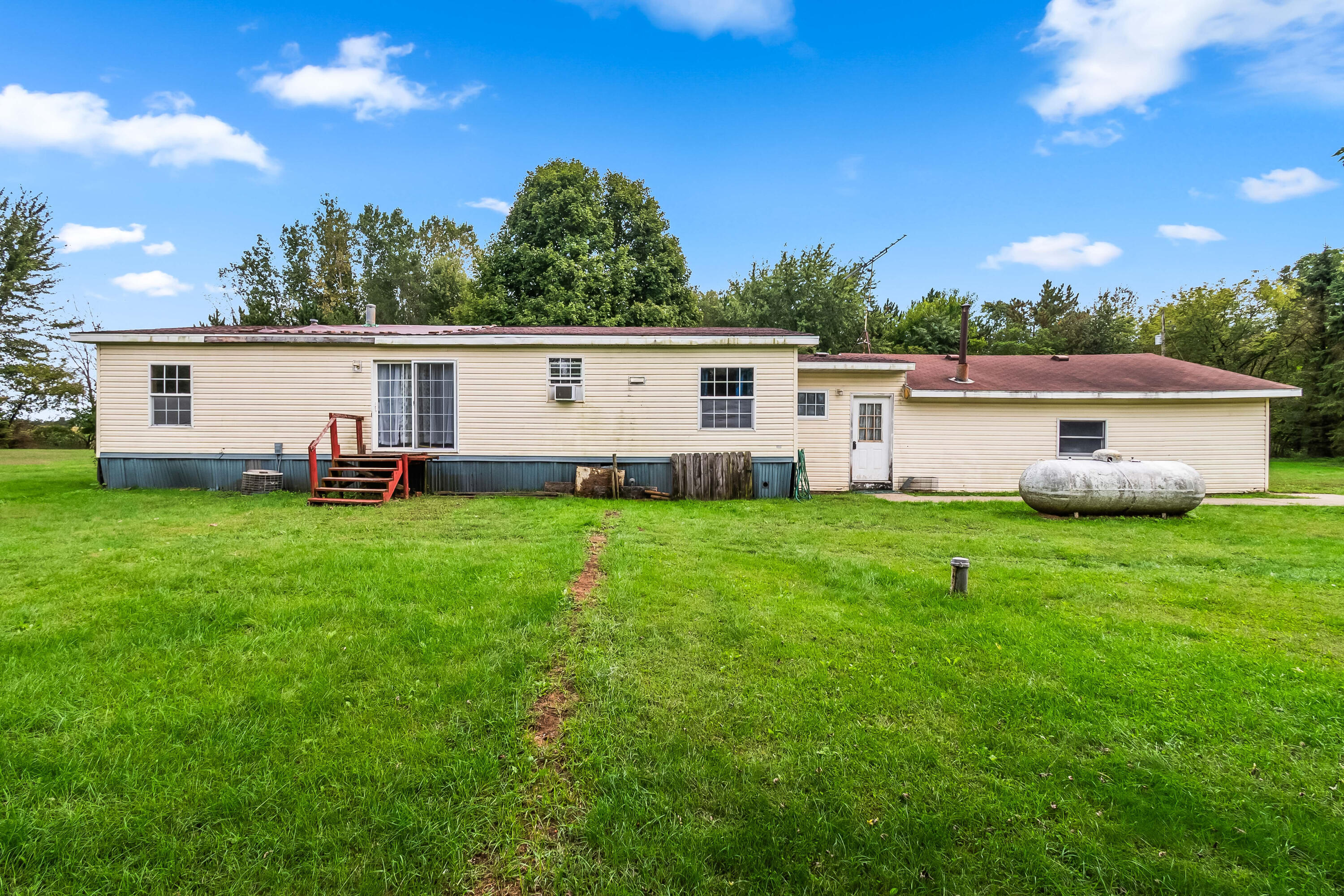 474 Clarendon Road Quincy, MI 49082 - Photo 4 of 46 25