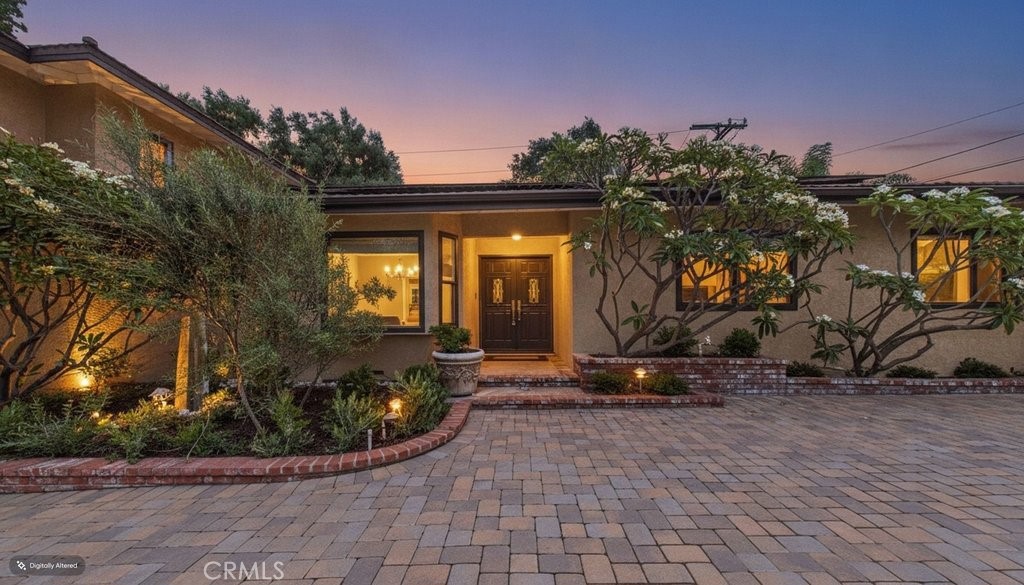 Front view of 340 Toyon Road