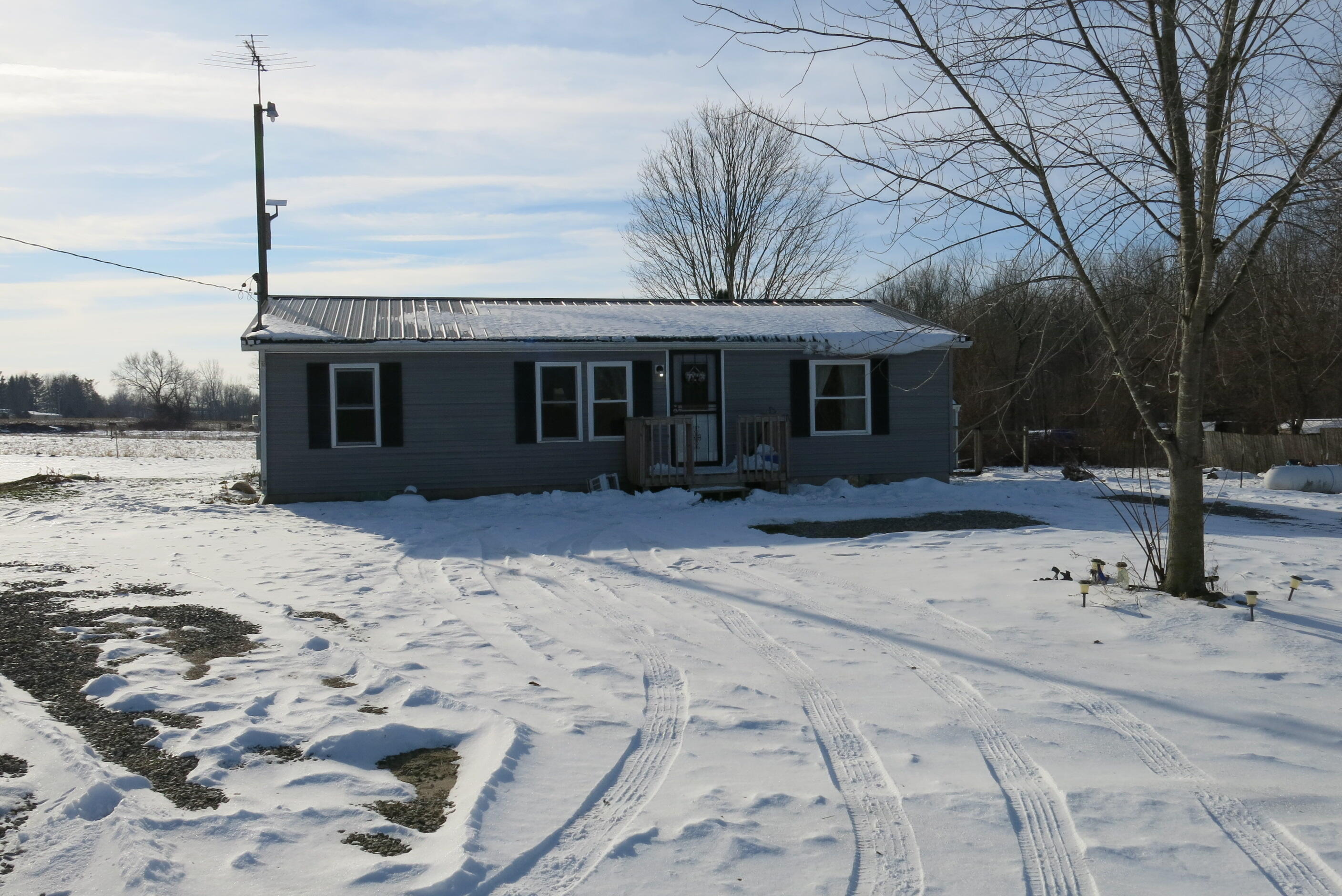 1137 Jonesville Road Quincy, MI 49082 - Photo 1 of 27 IMG_0372