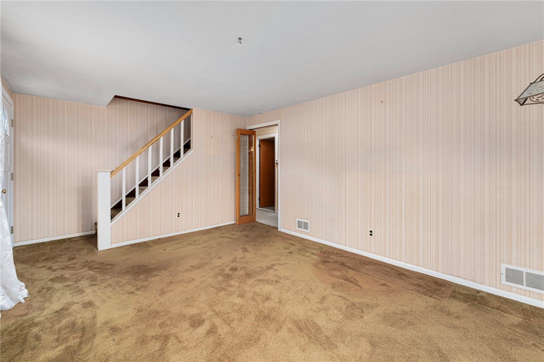 60 Waycross Drive Warwick, RI 02888 - Photo 14 of 43