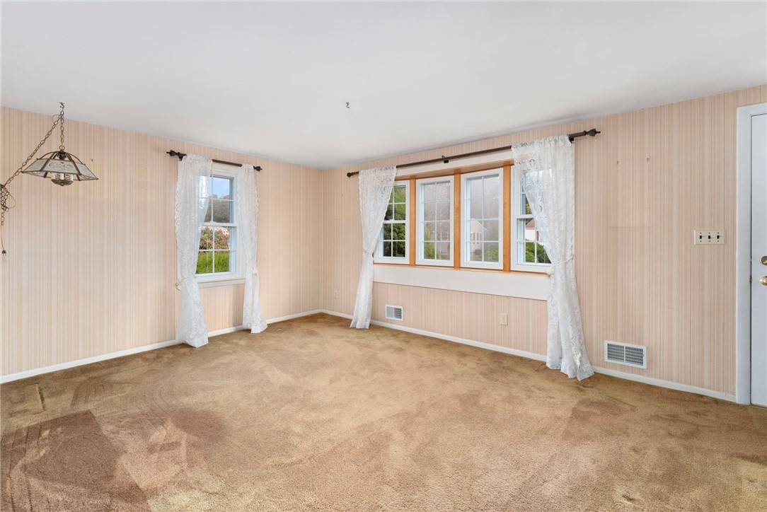 60 Waycross Drive Warwick, RI 02888 - Photo 15 of 43