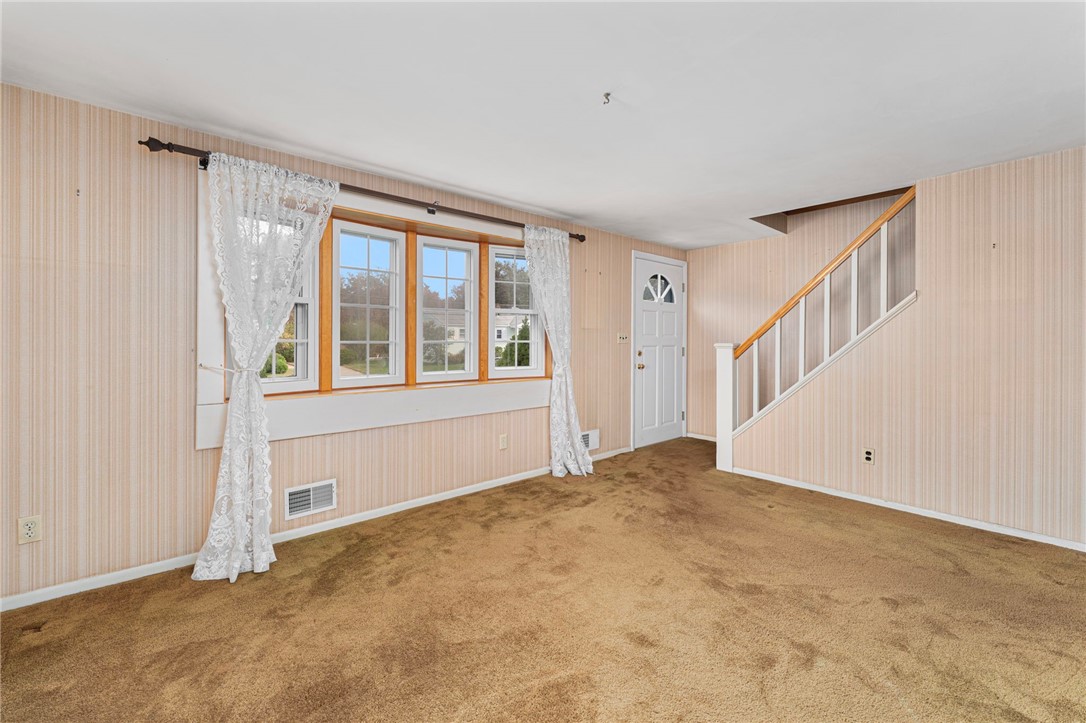 60 Waycross Drive Warwick, RI 02888 - Photo 17 of 43