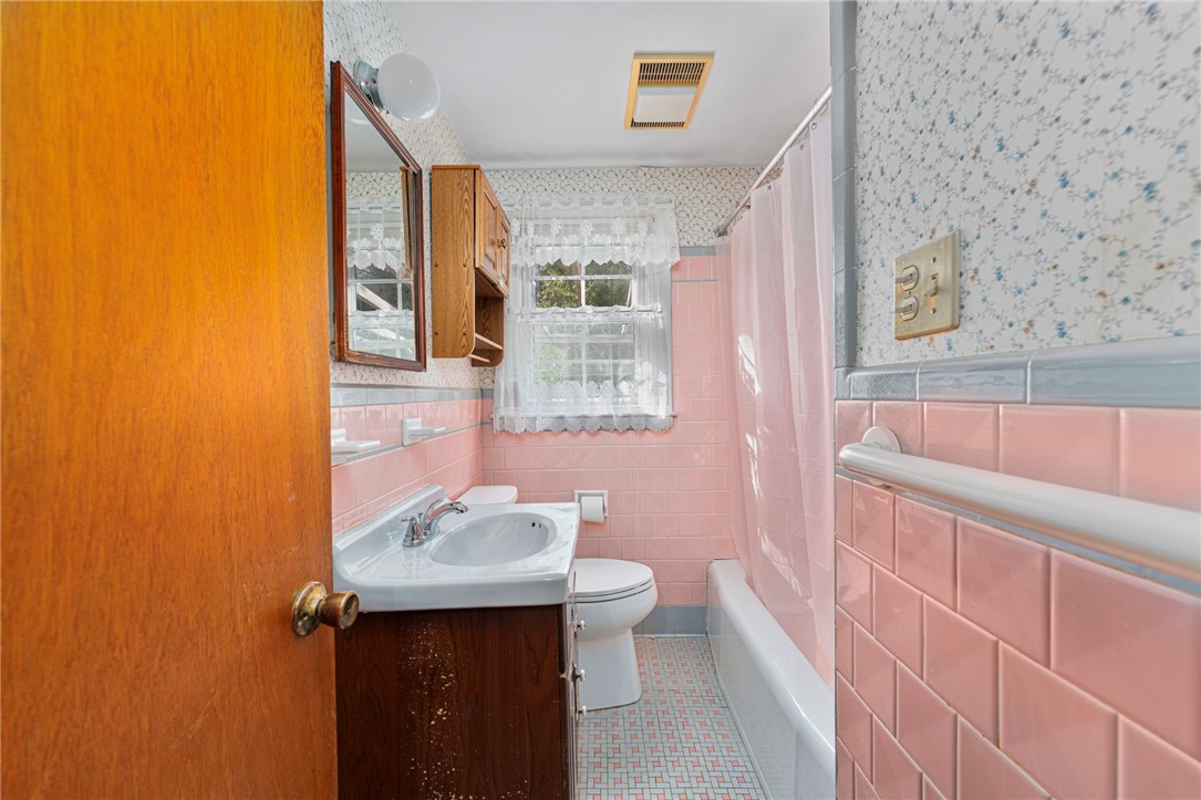 60 Waycross Drive Warwick, RI 02888 - Photo 23 of 43