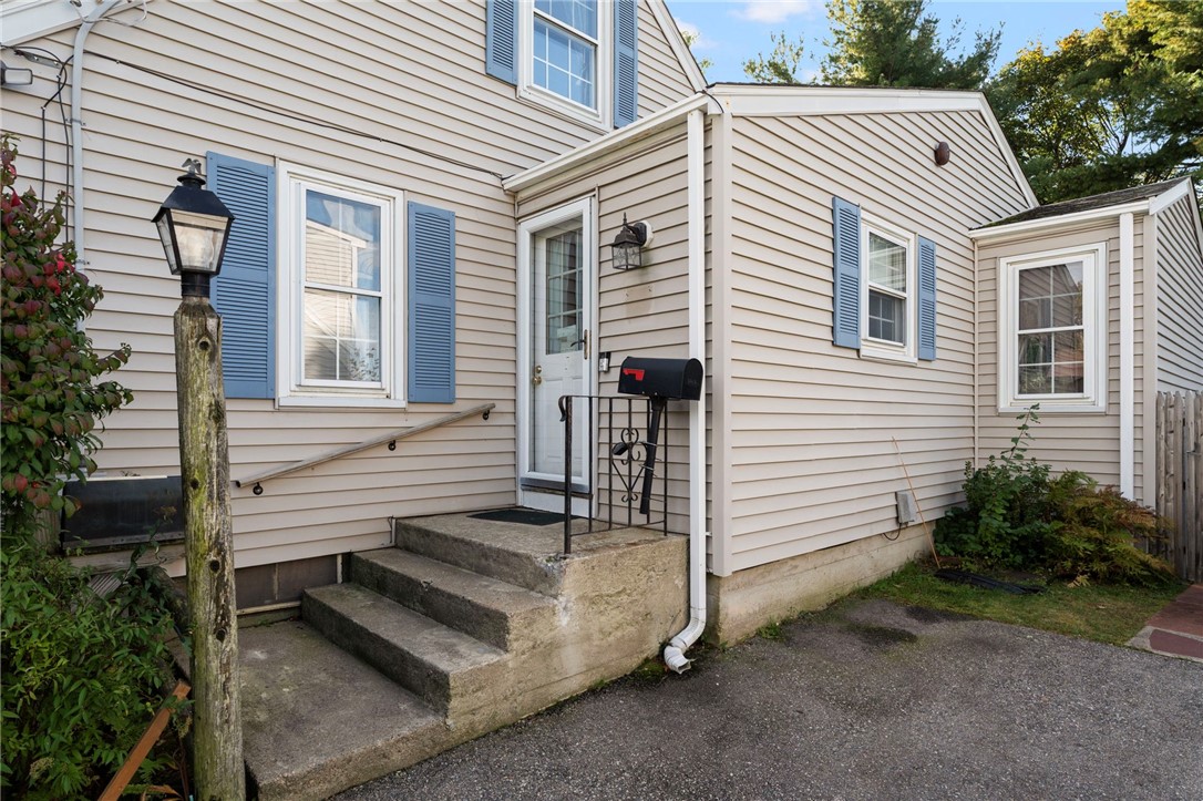 60 Waycross Drive Warwick, RI 02888 - Photo 5 of 43