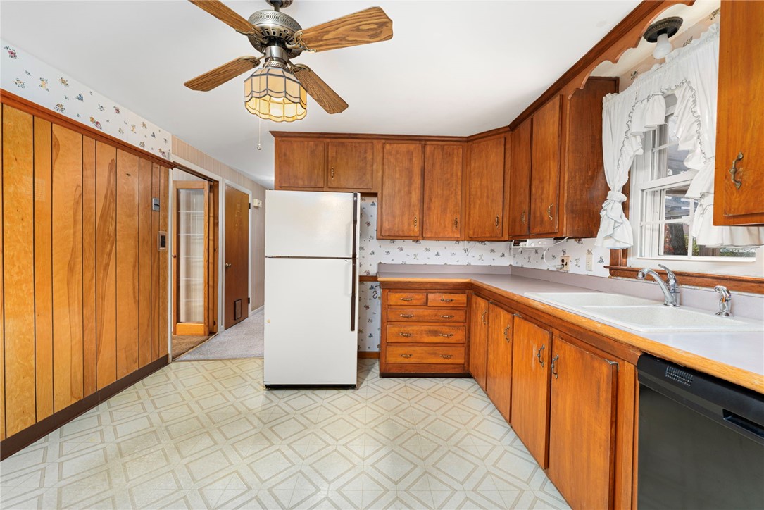 60 Waycross Drive Warwick, RI 02888 - Photo 9 of 43