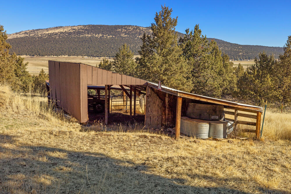 17550 South Poe Valley Road Klamath Falls, OR 97603 - Photo 49 of 59 a view of a terrace with a snow