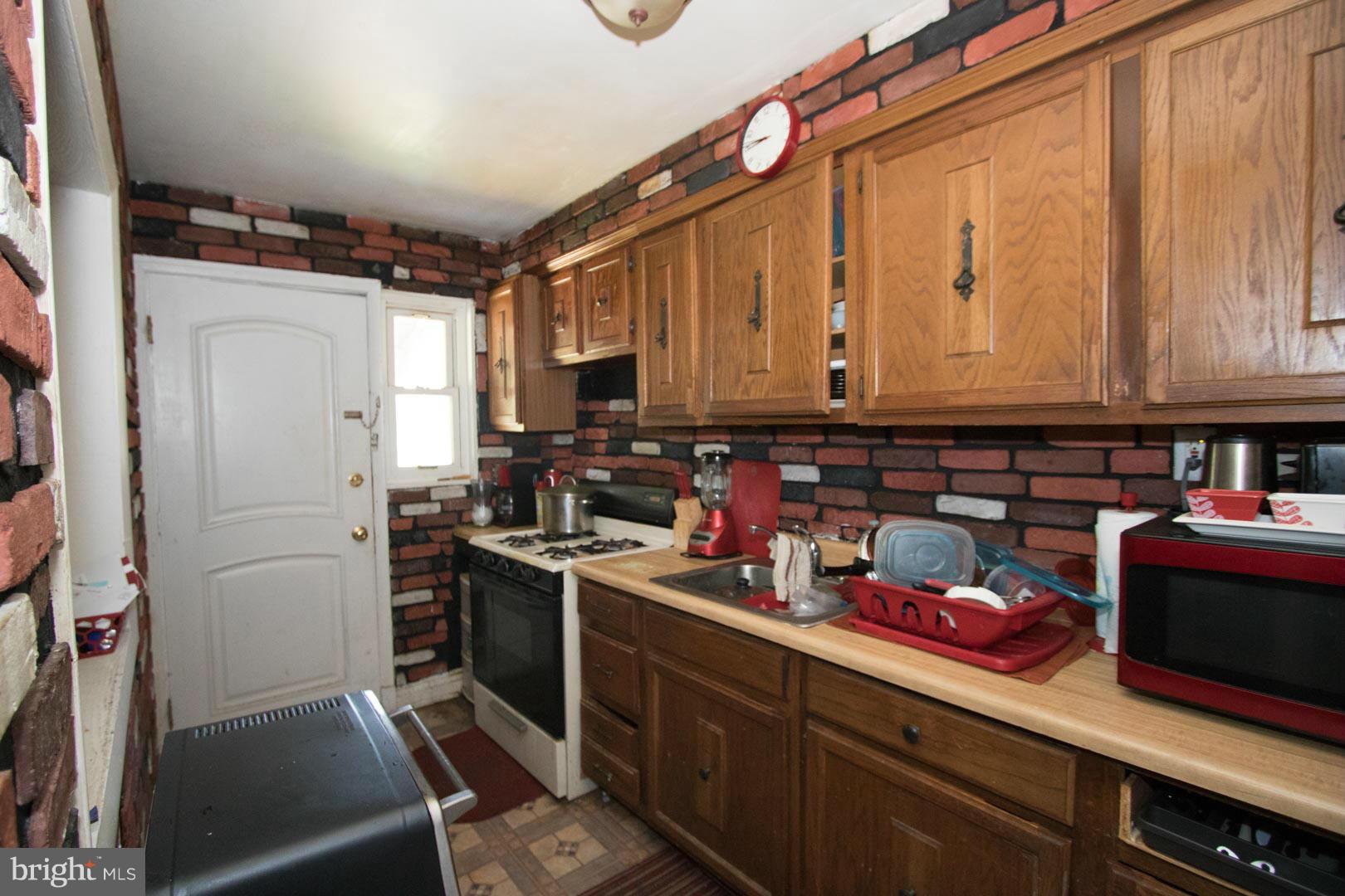 4102 Glenhunt Road Baltimore, MD 21229 - Photo 4 of 12 Kitchen