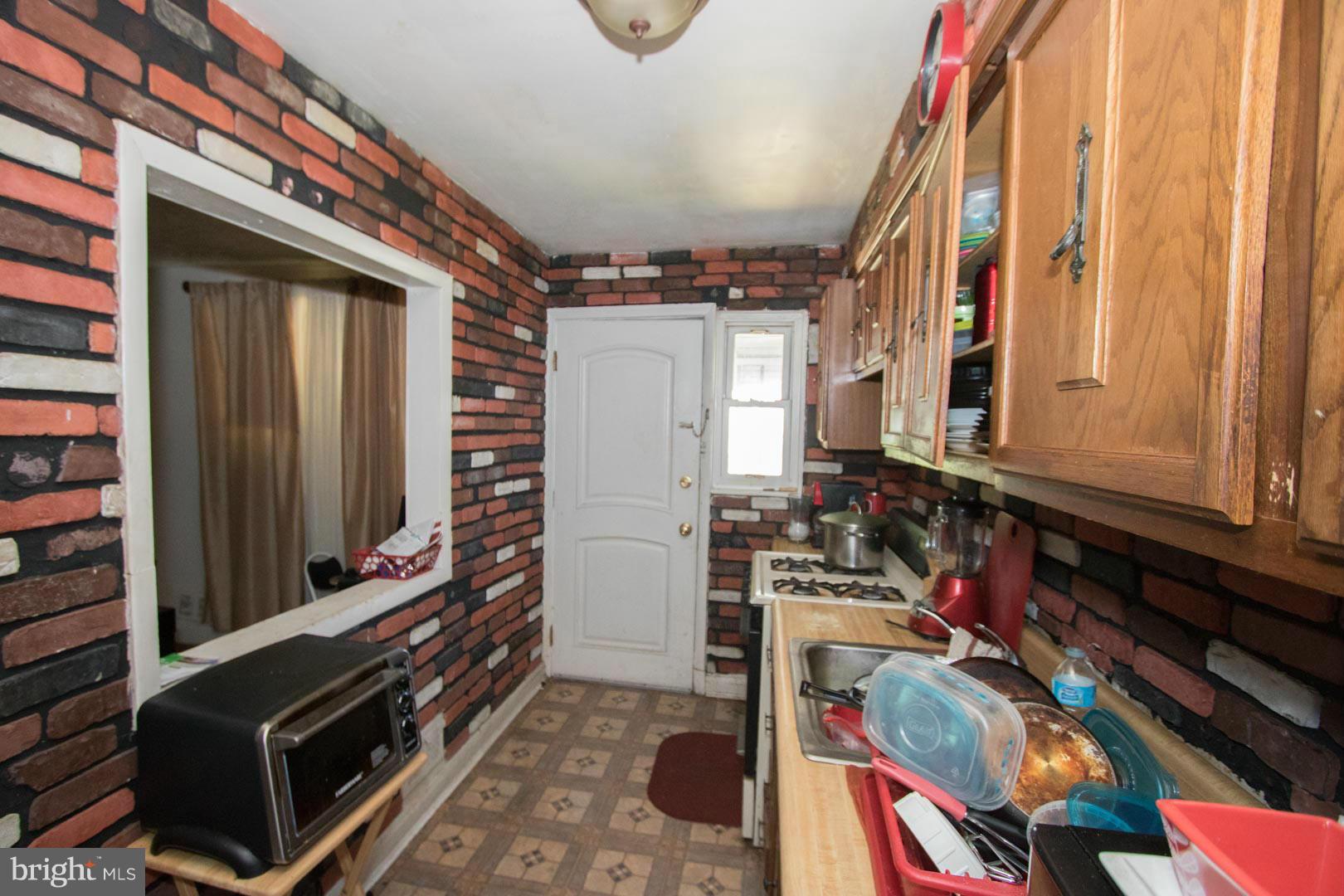 4102 Glenhunt Road Baltimore, MD 21229 - Photo 5 of 12 Kitchen