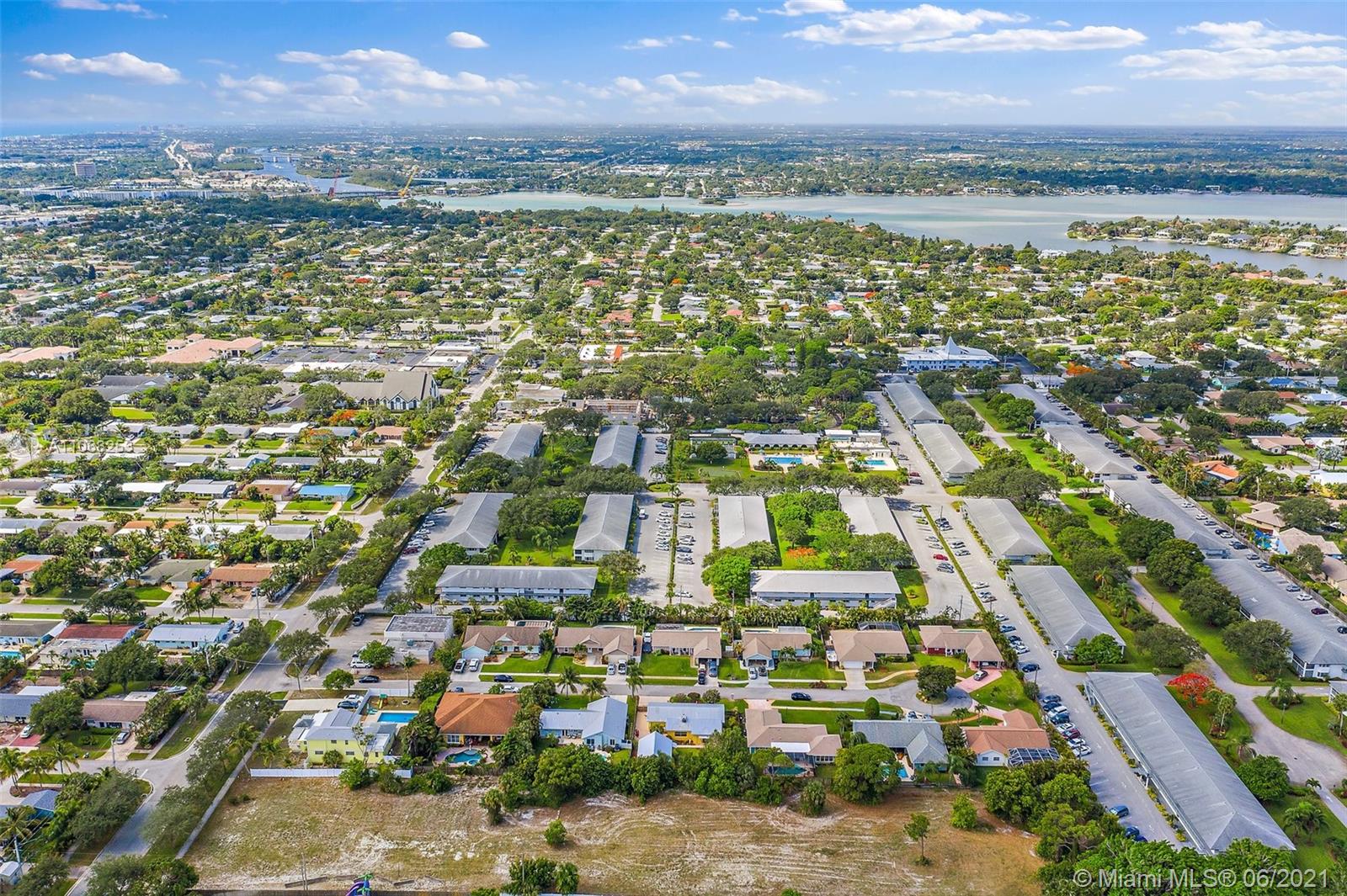 19 Shay Place Tequesta, FL 33469 - Photo 45 of 54 a view of city and ocean