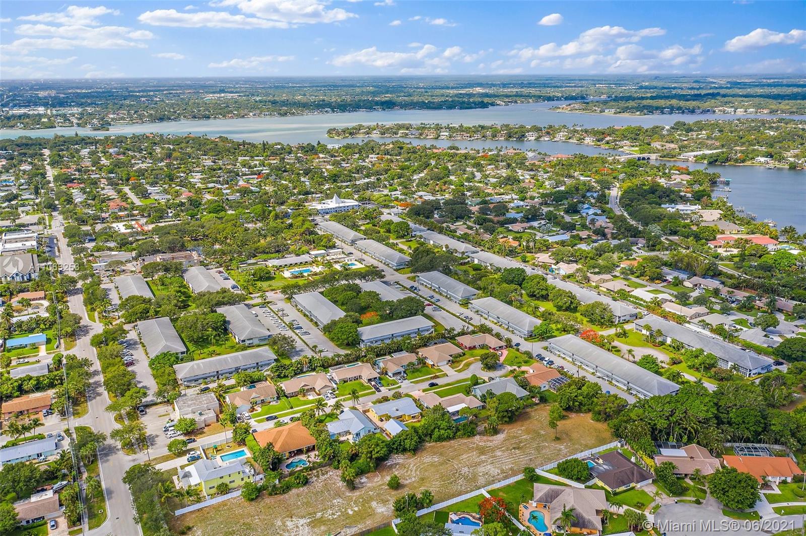 19 Shay Place Tequesta, FL 33469 - Photo 51 of 54 a view of city and ocean