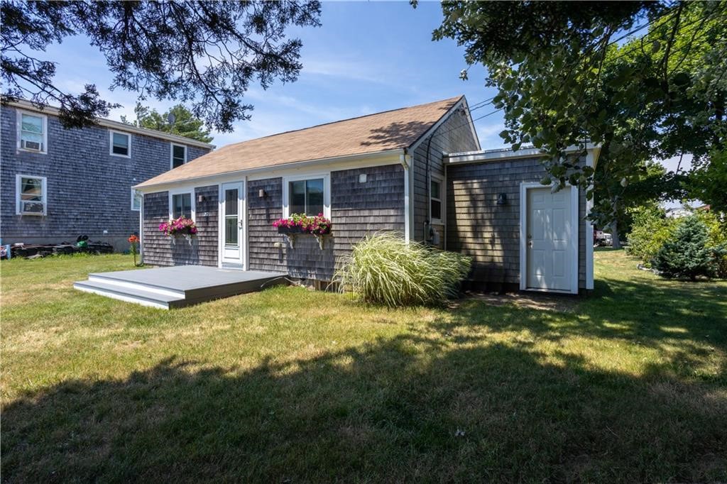 262 Riverside Street Portsmouth, RI 02871 - Photo 2 of 13