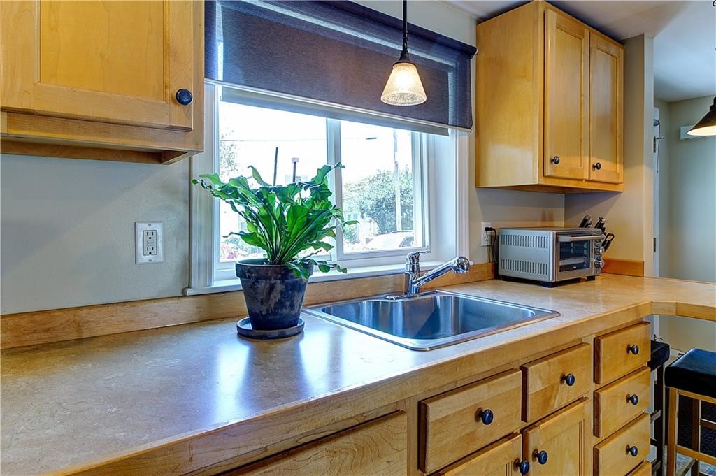 262 Riverside Street Portsmouth, RI 02871 - Photo 6 of 13