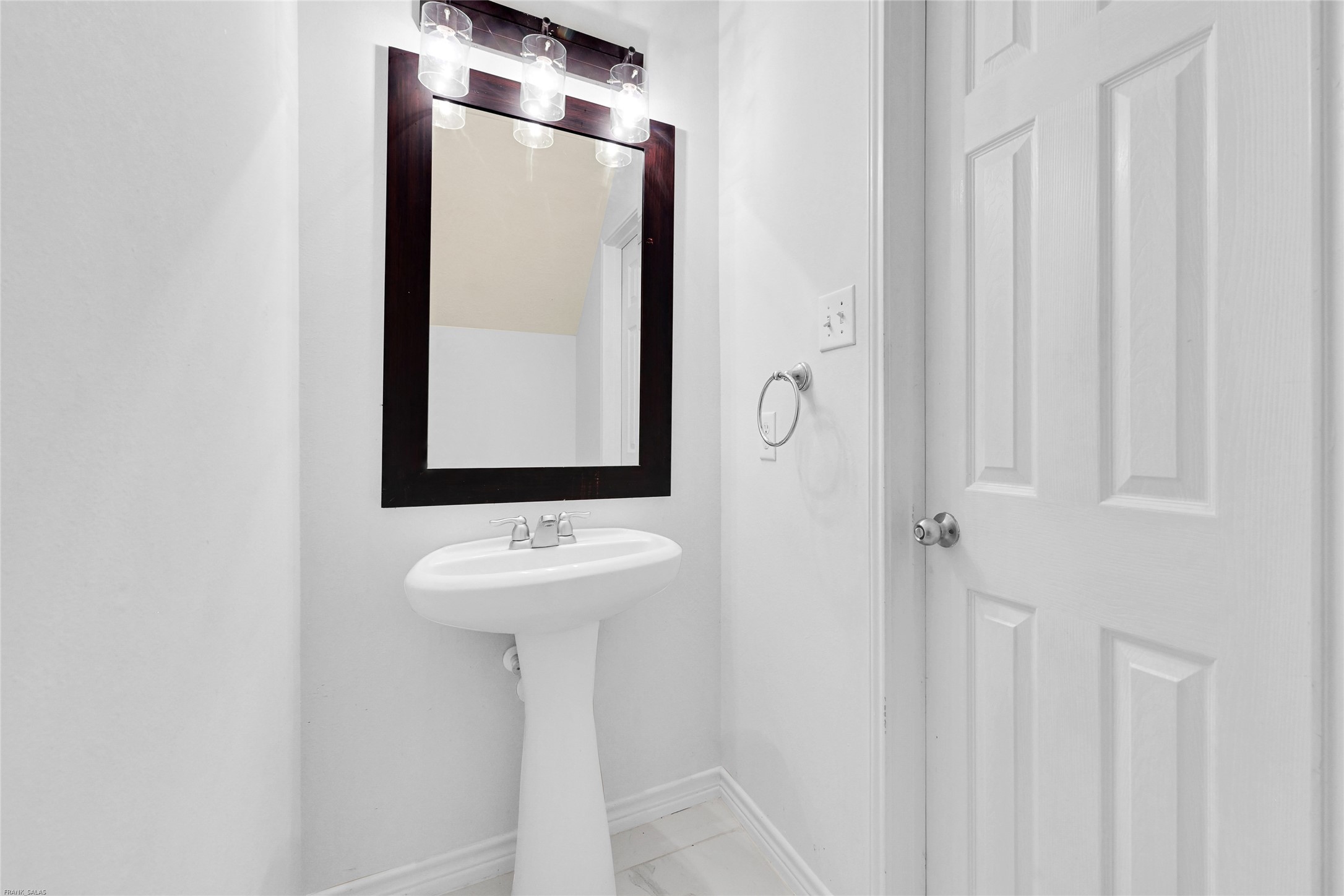 10407 Hamlet Vale Court Houston, TX 77070 - Photo 11 of 24 a bathroom with a sink and mirror