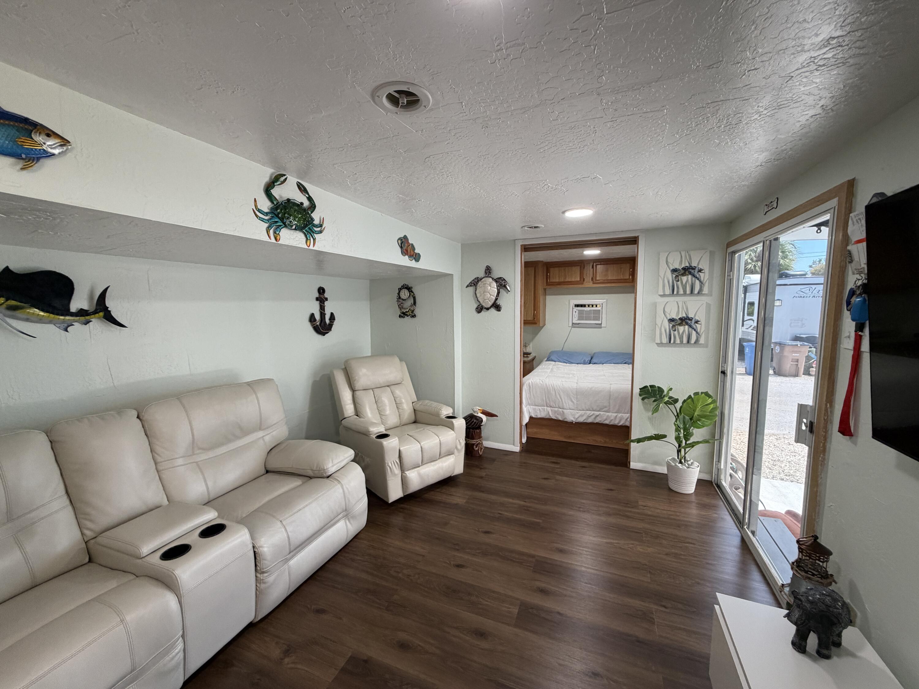 325 Calusa Street, Unit 81 Key Largo, FL 33037 - Photo 16 of 34 Living room