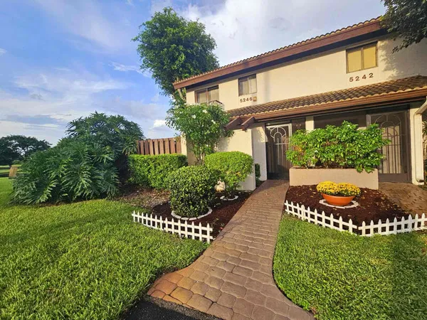 $2,500 | 5246 Fountains Drive South, Lake Worth, FL 33467