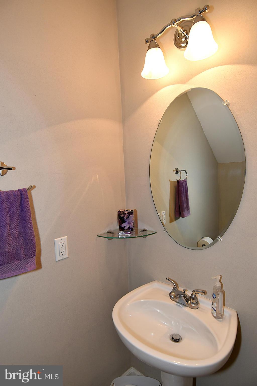 4234 Wheeled Caisson Square Fairfax, VA 22033 - Photo 6 of 30 Main level Half Bath