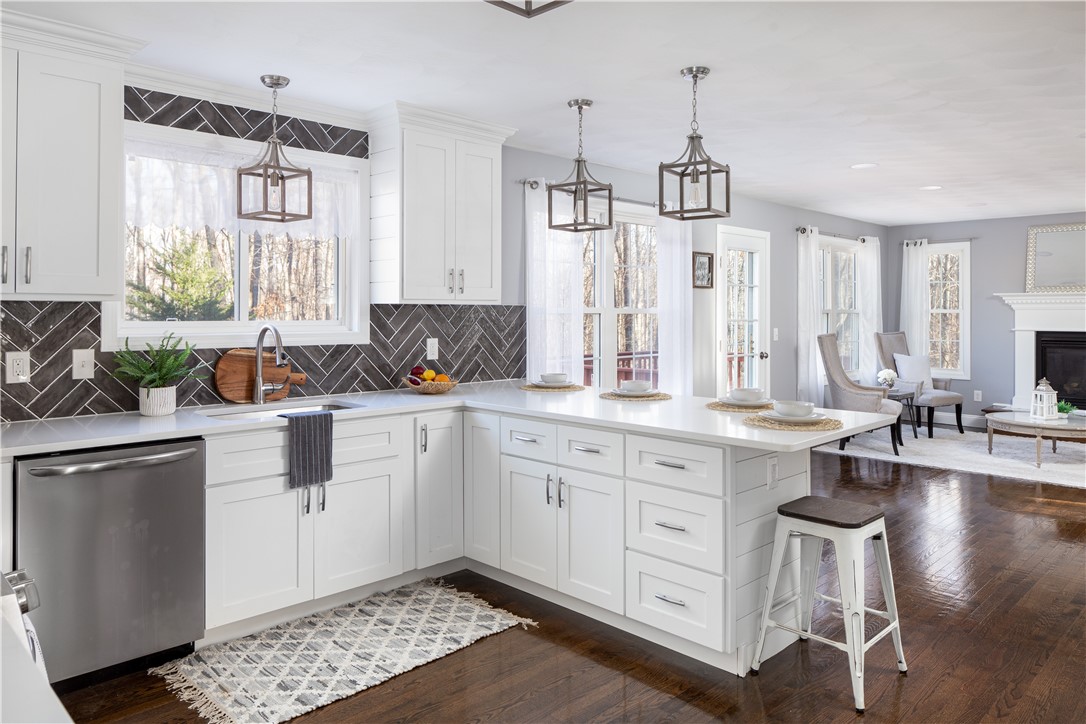 700 Whaley Hollow Road Coventry, RI 02816 - Photo 2 of 36