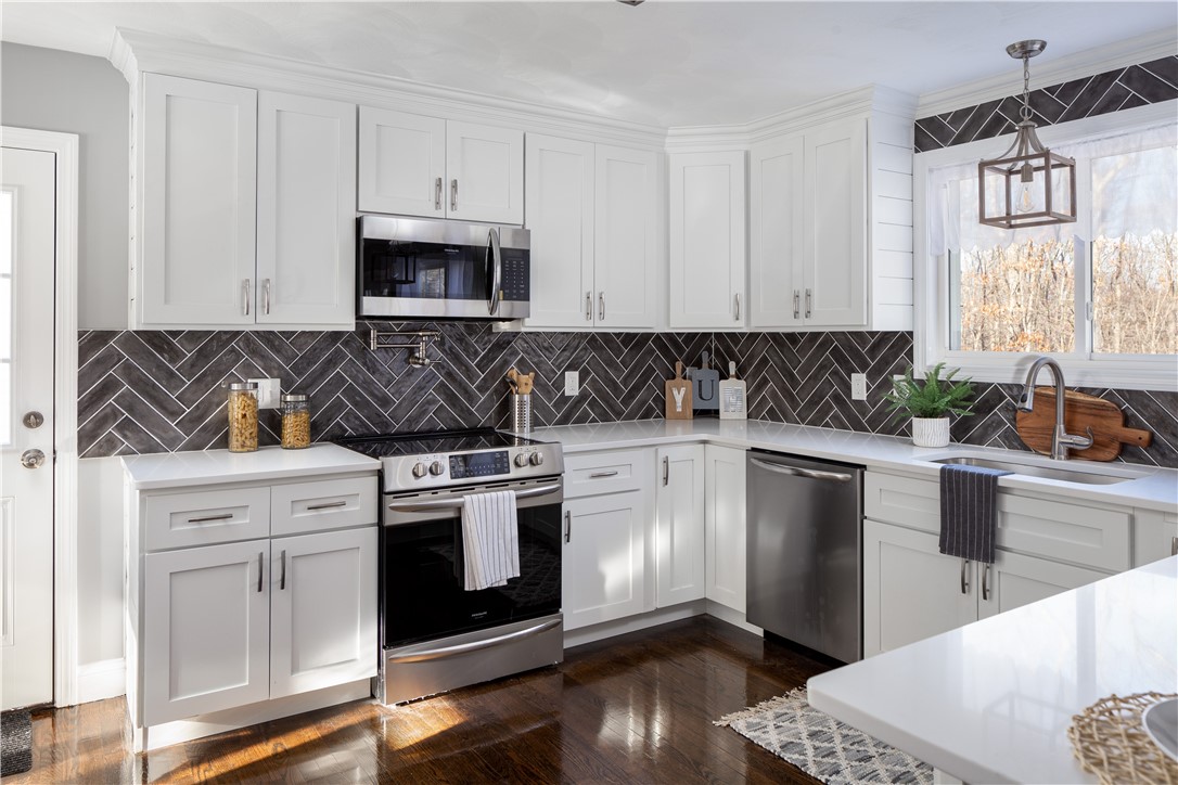700 Whaley Hollow Road Coventry, RI 02816 - Photo 5 of 36