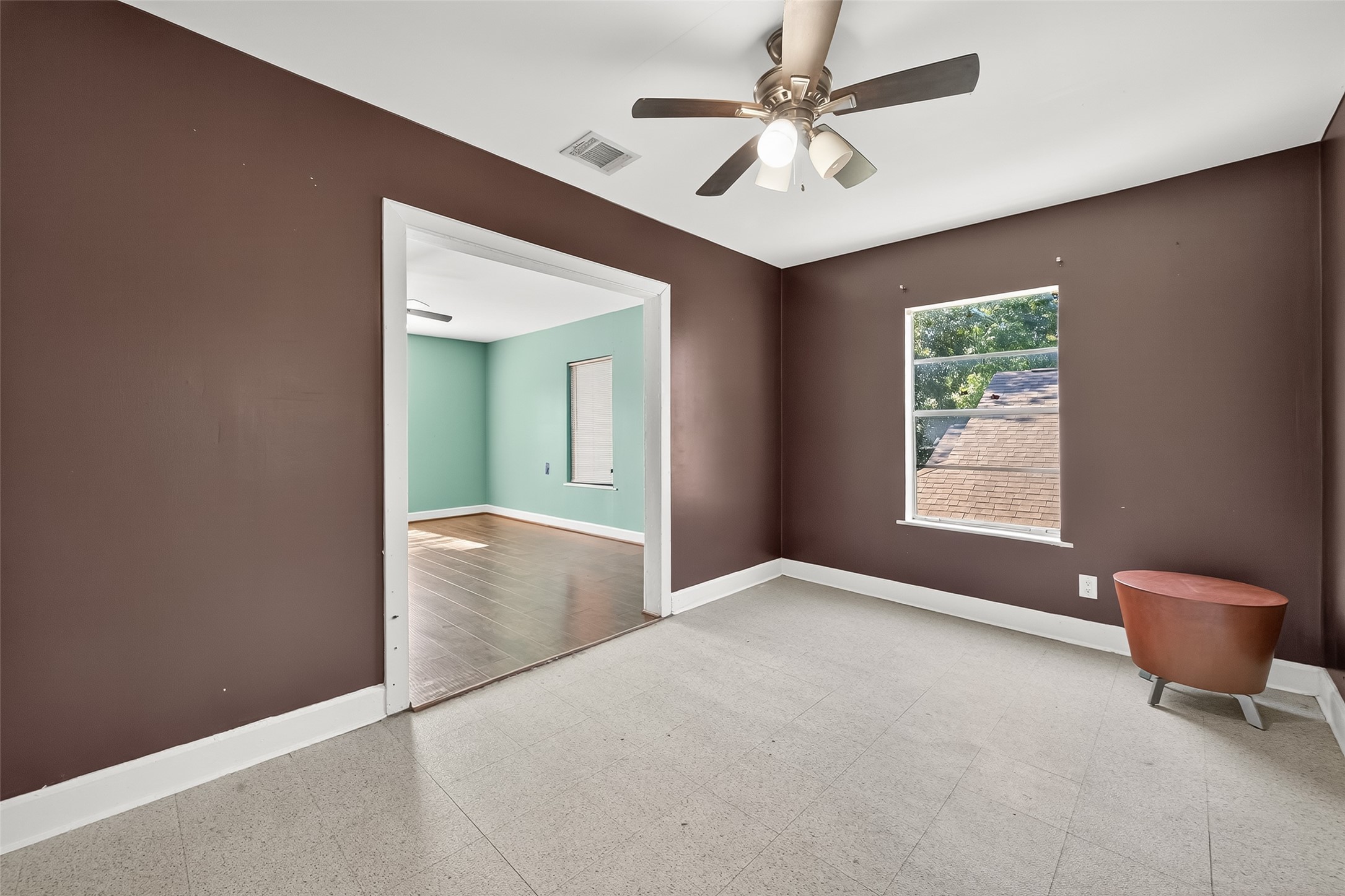 7111 Myrtle Street Houston, TX 77087 - Photo 8 of 24 an empty room with windows and fan