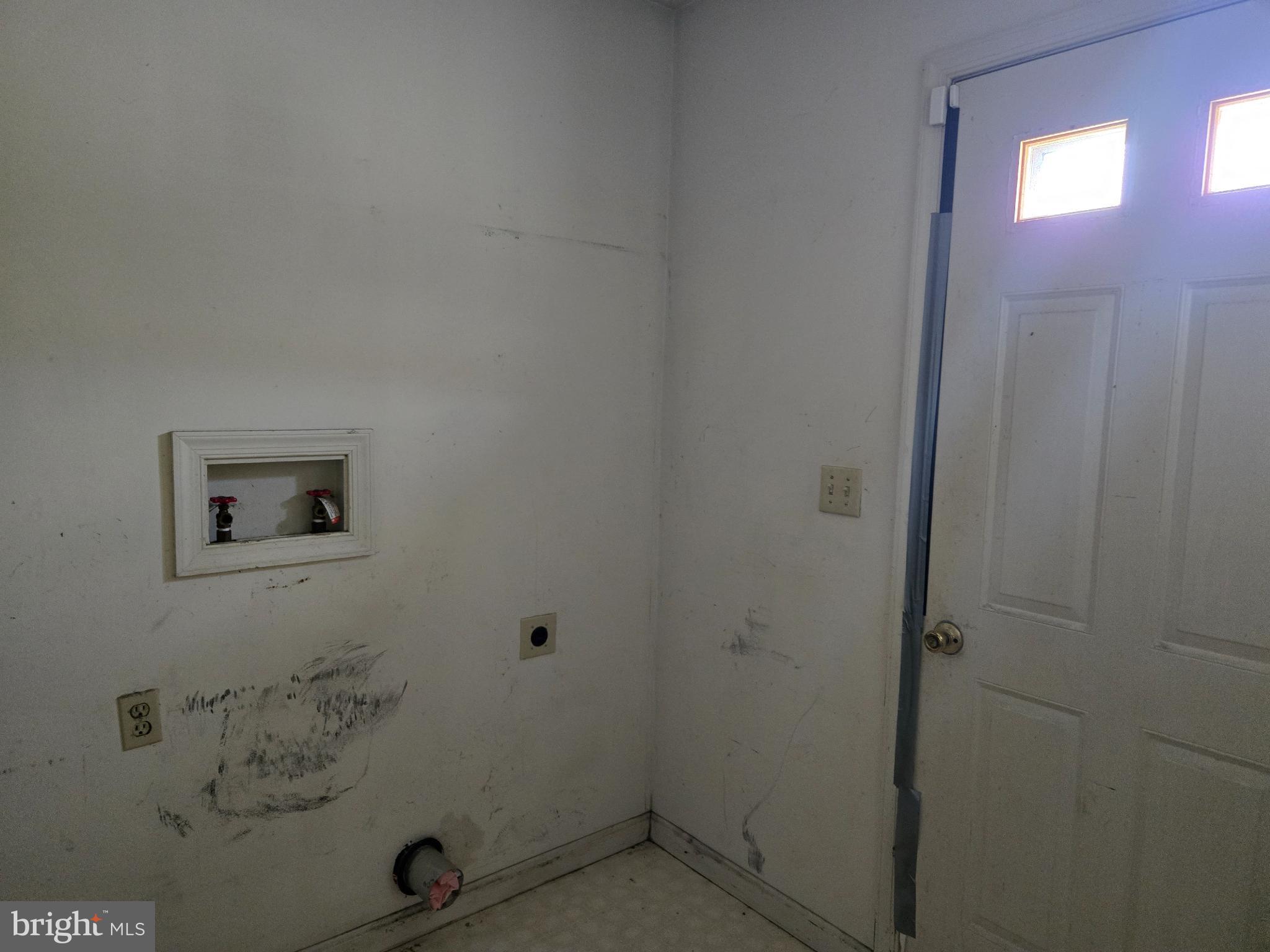 8806 Greentop Road Lincoln, DE 19960 - Photo 15 of 35 a bathroom with a bathtub