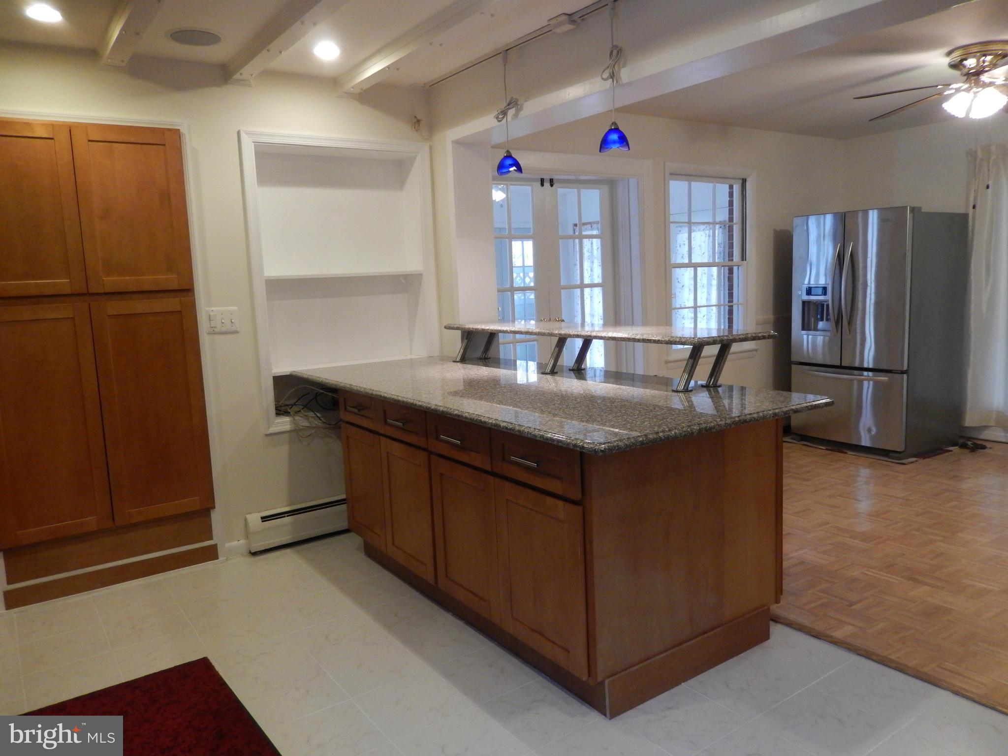 6325 Rockhurst Road Bethesda, MD 20817 - Photo 11 of 30 Granite Island / Breakfast Bar at 1st Level