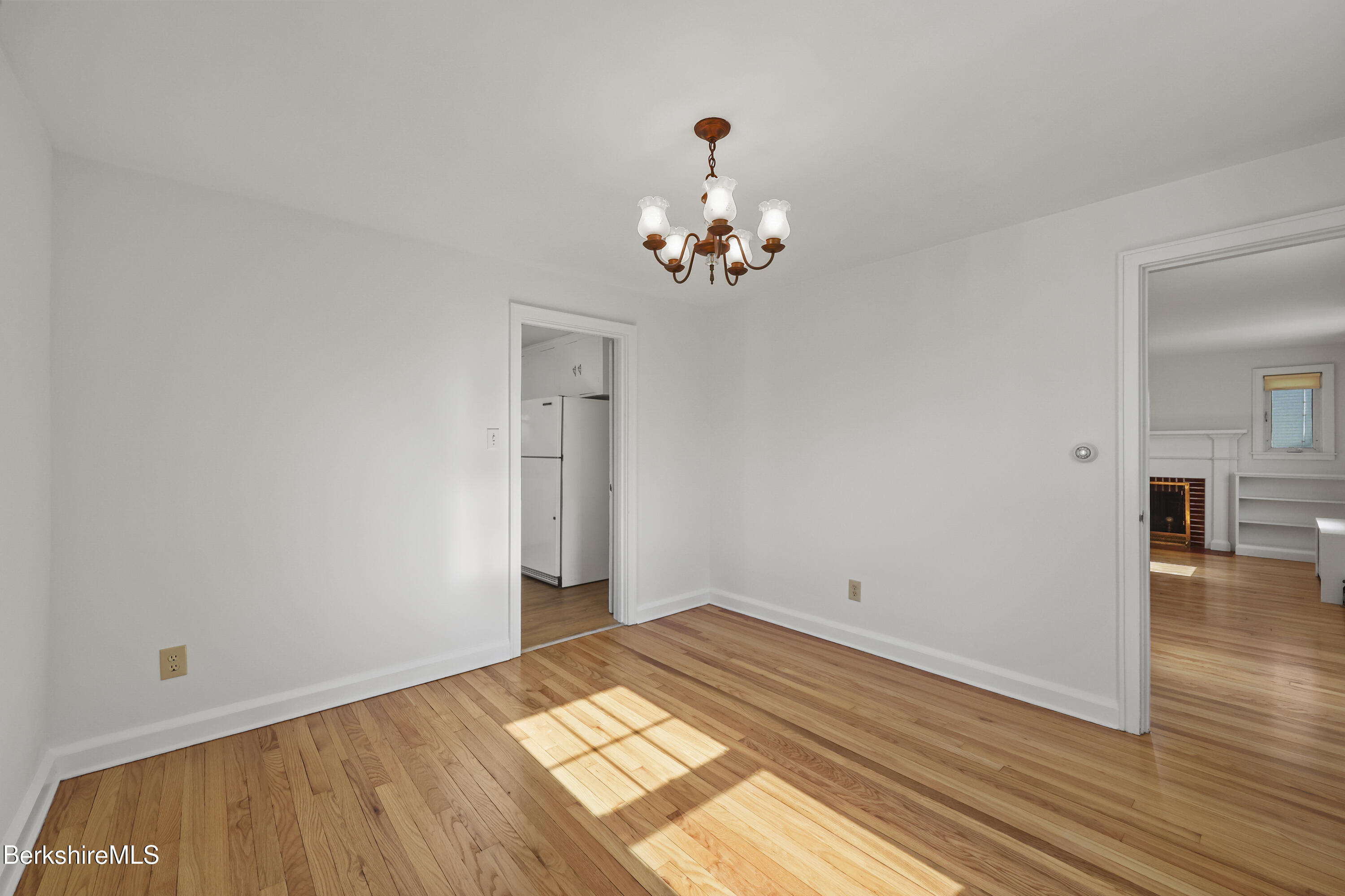 194 Eleanor Road Pittsfield, MA 01201 - Photo 10 of 39 50 Dining Room