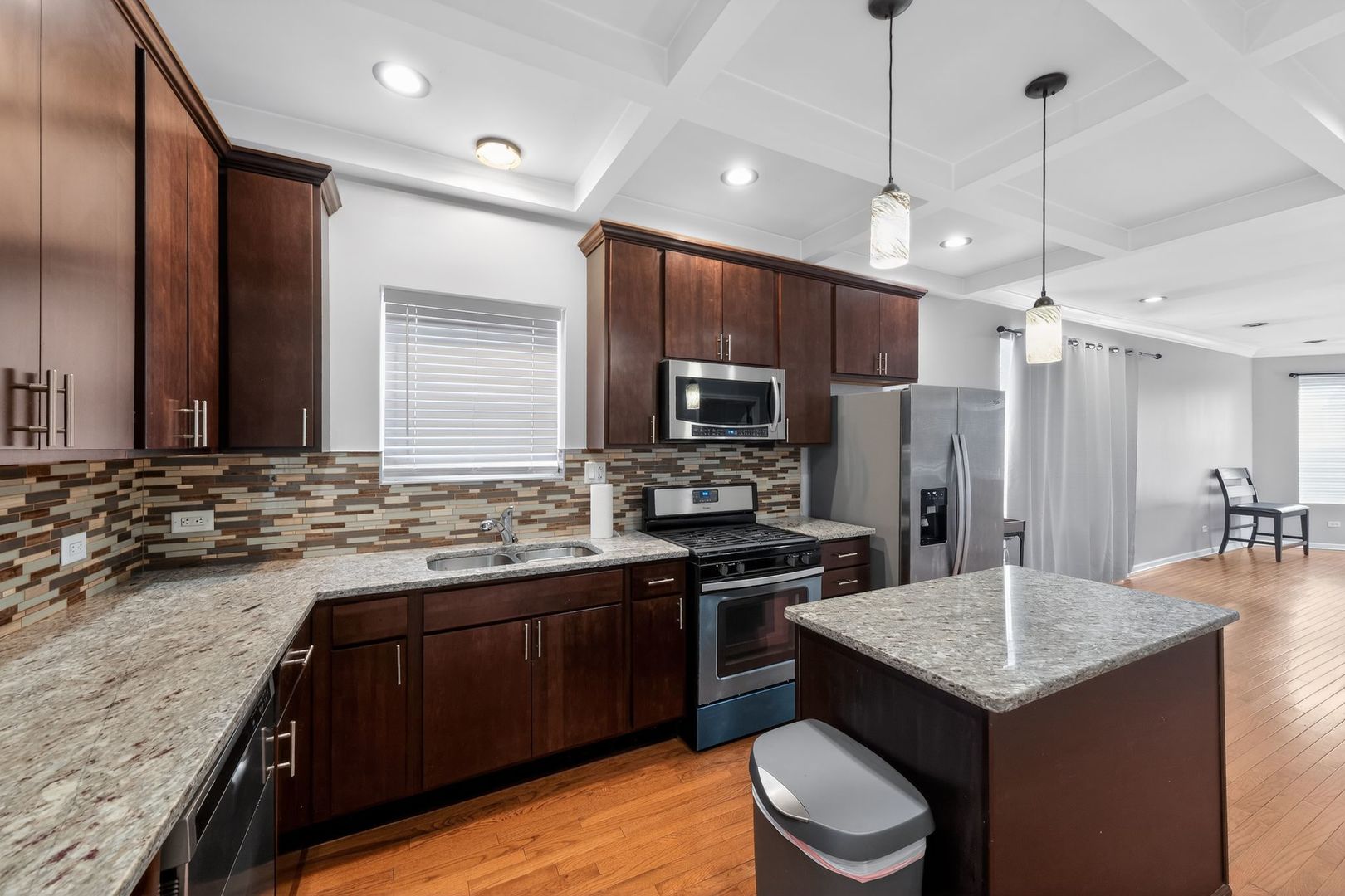 5718 West 63rd Place Chicago, IL 60638 - Photo 12 of 31