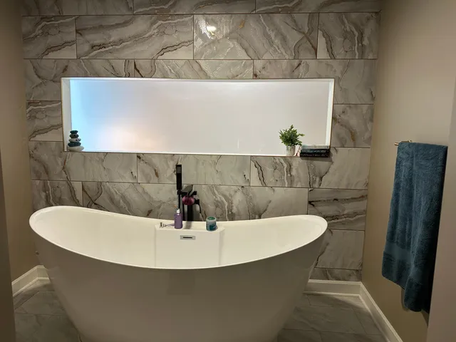 $875,000 | 16899 East Lake Drive, Lakeville, MN 55044