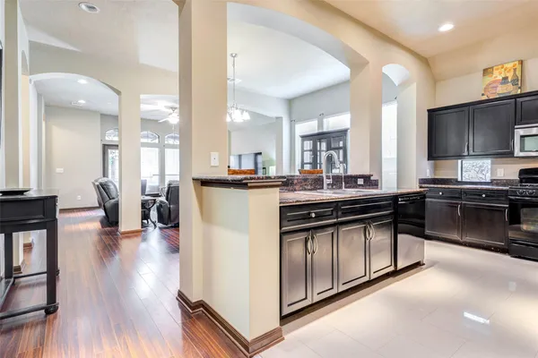 $2,100 | 940 Oak Lynn Drive, Conroe, TX 77378