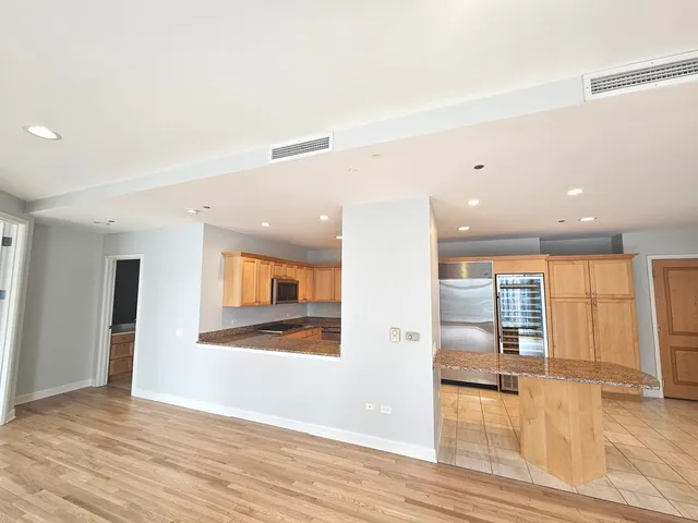 $7,000 | 415 East North Water Street, Unit 2204, Chicago, IL 60611