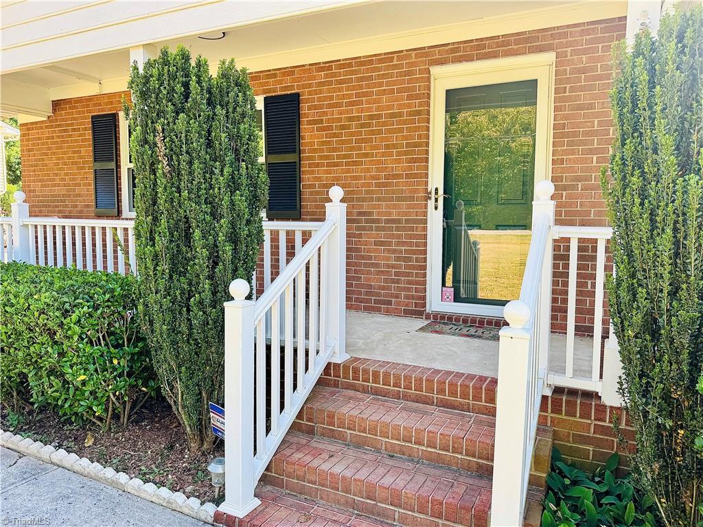 1867 Hickory Tree Road Winston-Salem, NC 27127 - Photo 4 of 31