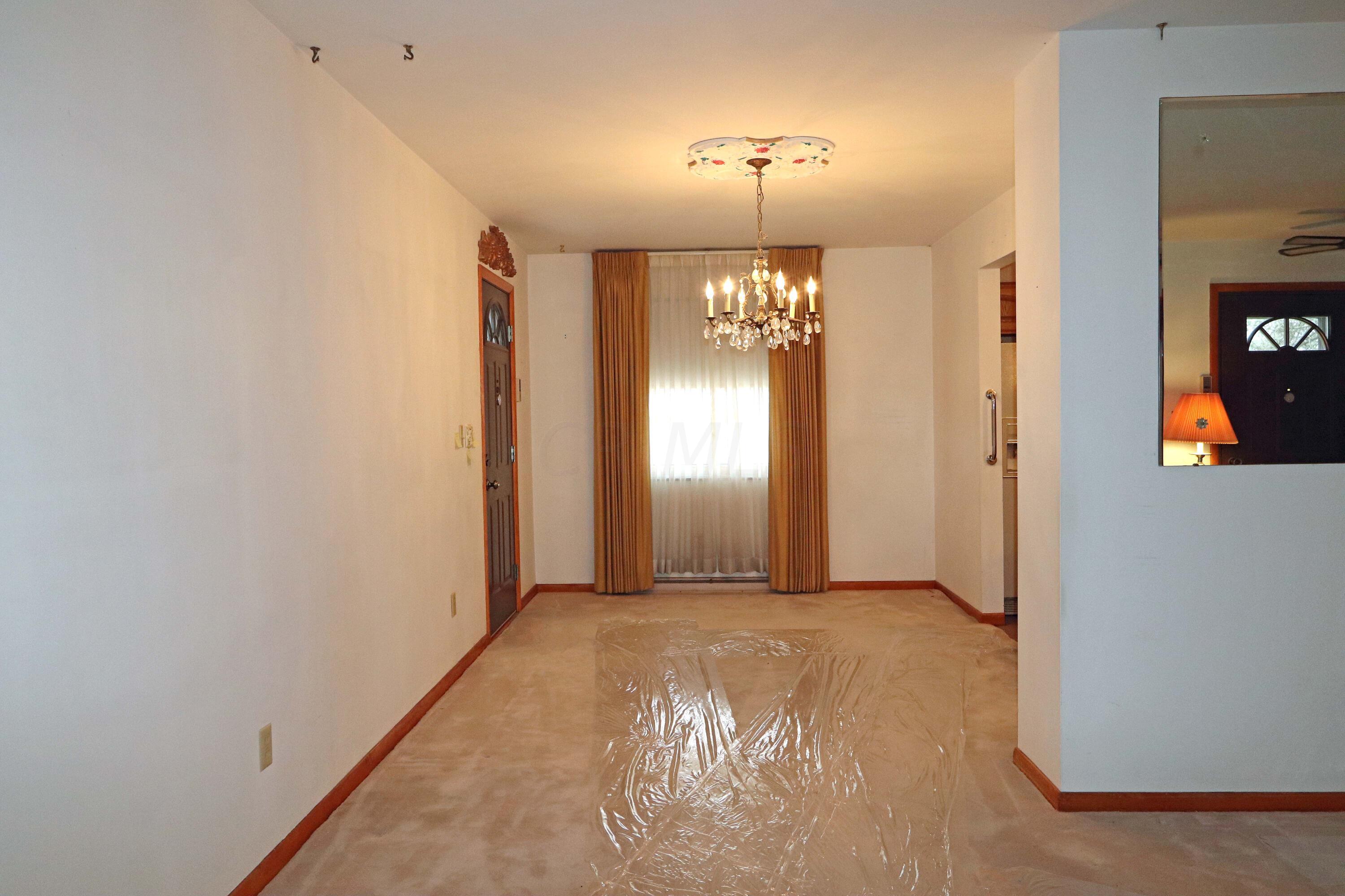 4447 Densmore Road Columbus, OH 43224 - Photo 6 of 47 IMG_8998_edited-1