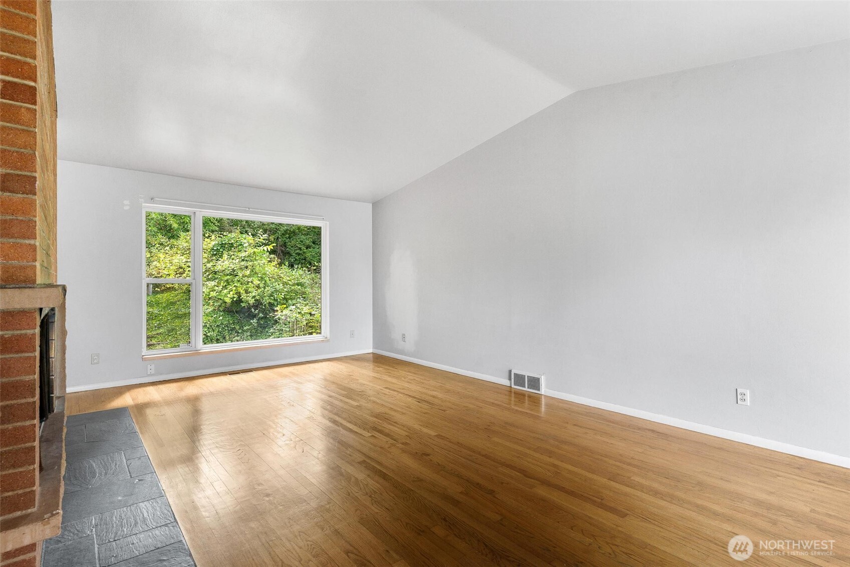 19040 103rd Avenue Northeast Bothell, WA 98011 - Photo 8 of 29 Gallery Image 8